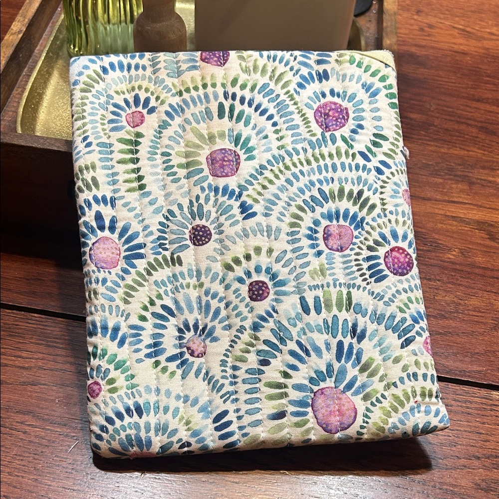 Quilted Patterned Tech Pouch - Picture 2 of 4